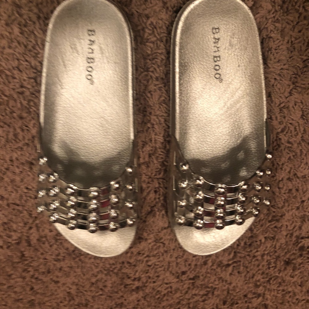 Sandal / Slides